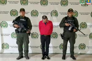 El investigado fue detenido mediante diligencia de registro y allanamiento en la vereda La Argelia del municipio huilense de Algeciras, por integrantes del Gaula de la Policía del Huila.